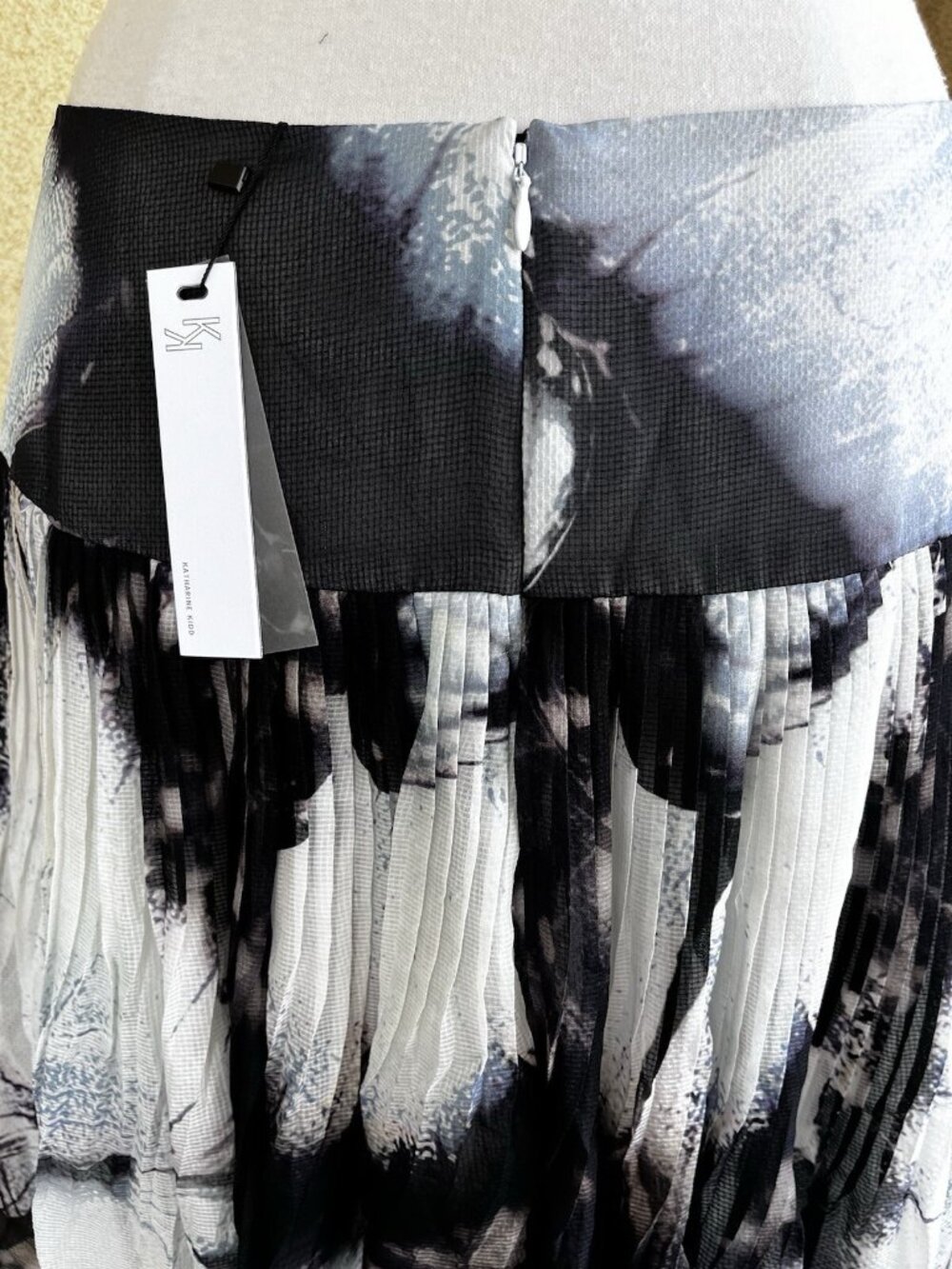 Katharine Kidd Silk Pleated Midi Skirt NWT $325 Sz 10 Executive Art‑Print Luxe - Picture 7 of 11